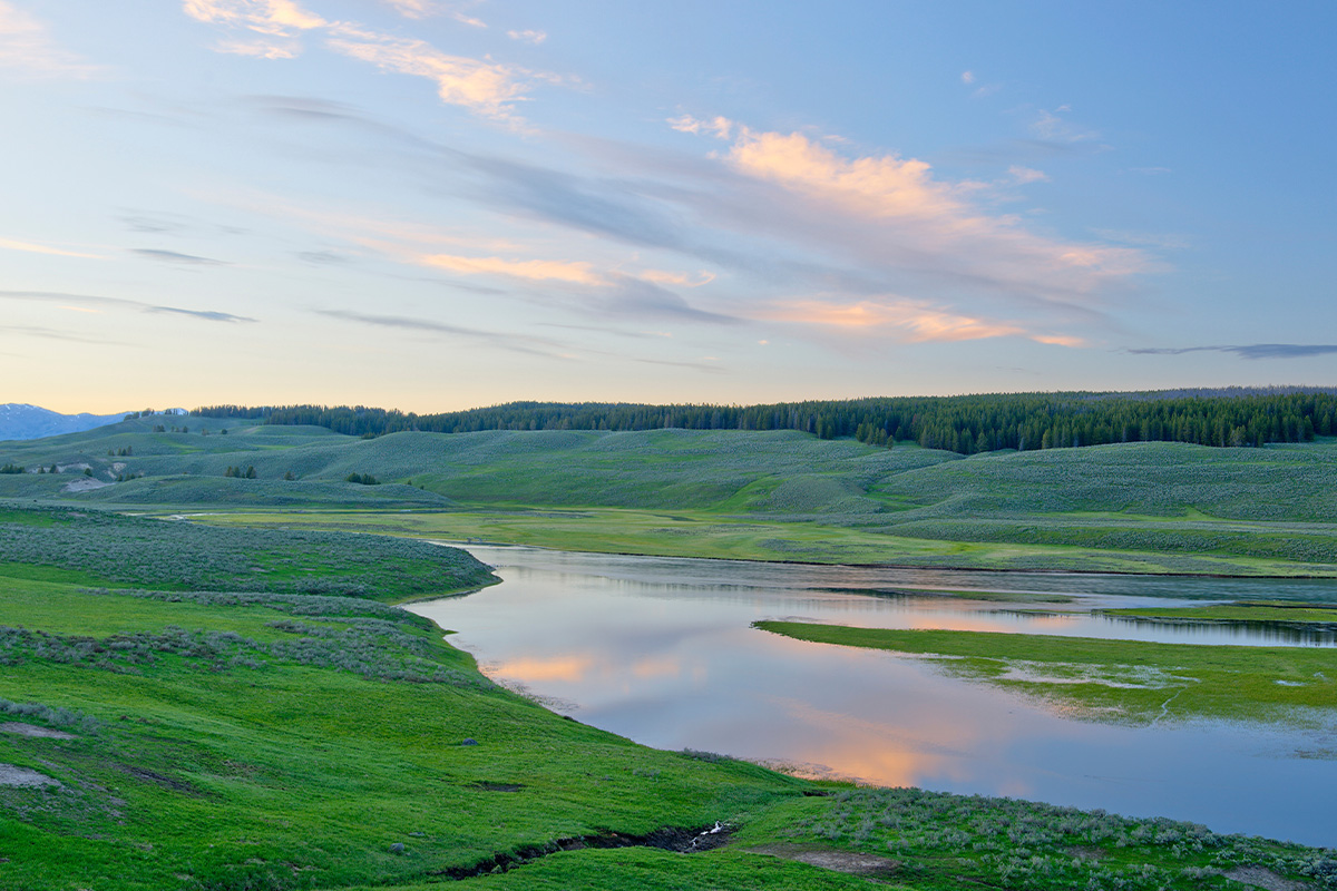 Best Hikes in Yellowstone National Park: Top Trails 15