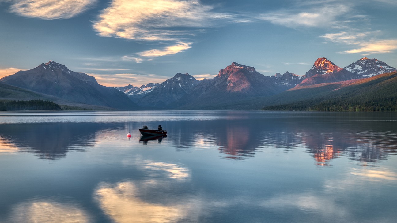 Best Time to Visit Glacier National Park for Fewer Crowds fi