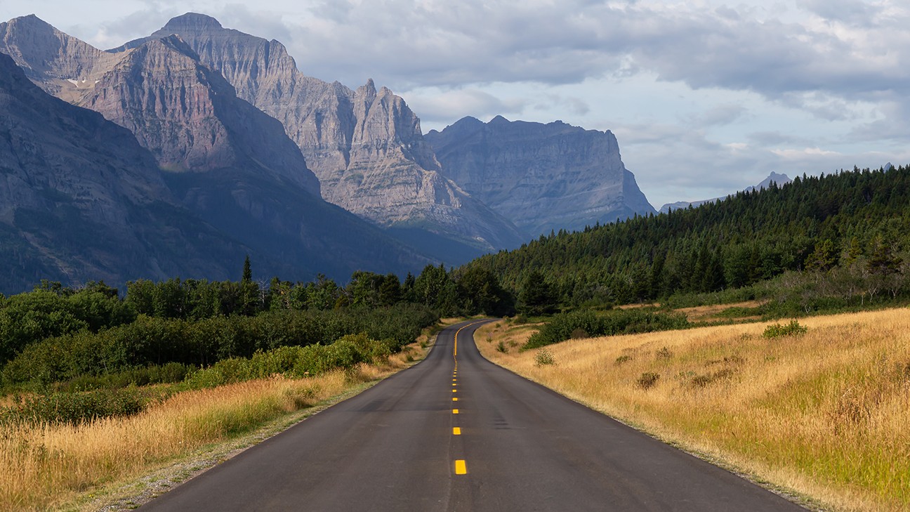 How to Travel from Yellowstone to Glacier National Park 8